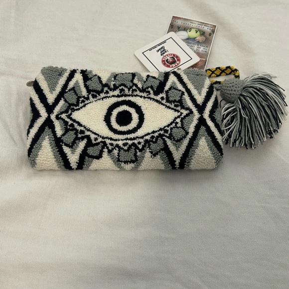 NWT Mama Tierra Evil Eye Woven Tapestry Pouch - Picture 2 of 3